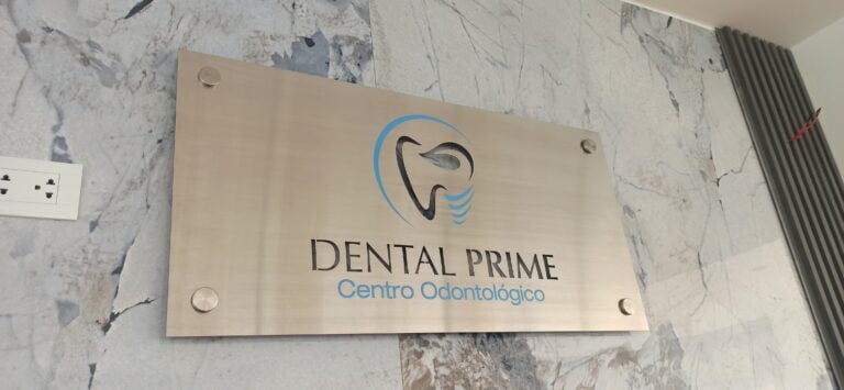placa de acero para consultorio dental