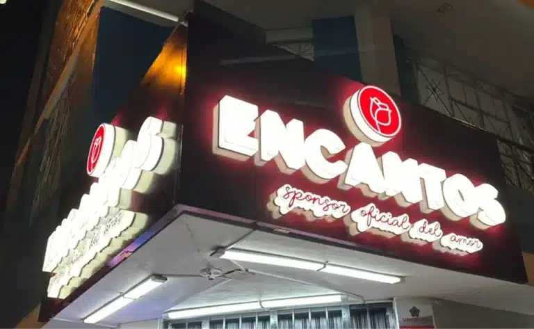 Letrero luminoso para exterior en acrilico