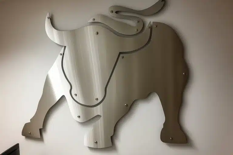 Logo en acero inoxidable redbull toro