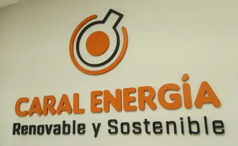 letrero logo en mdf caral