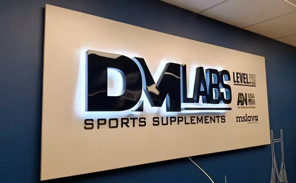 Letrero en acrílico con retroiluminación led blanca