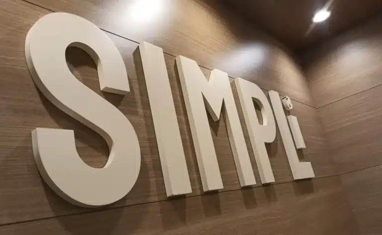 logo en alto relieve mdf