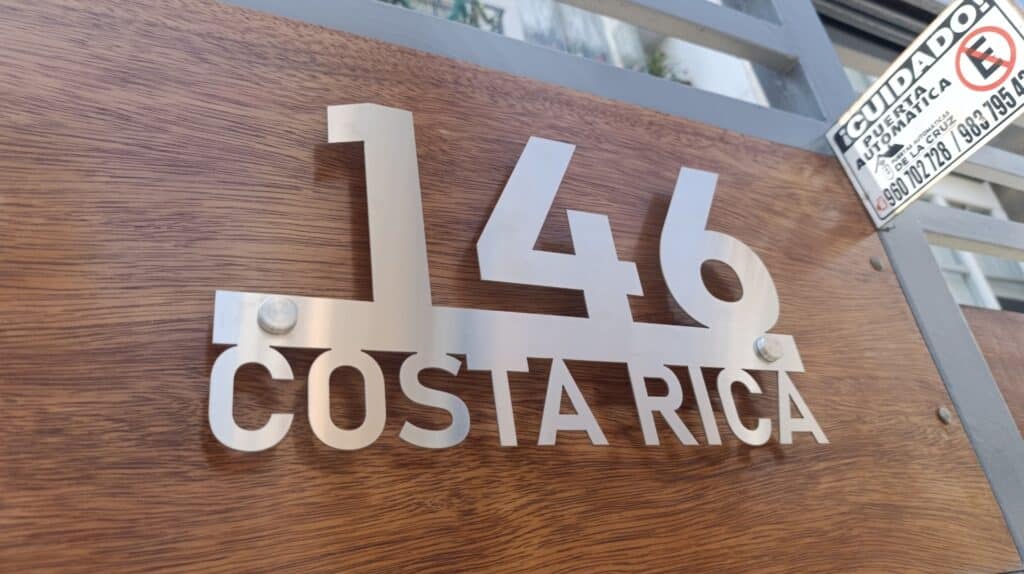 Número y nombre de ubicación