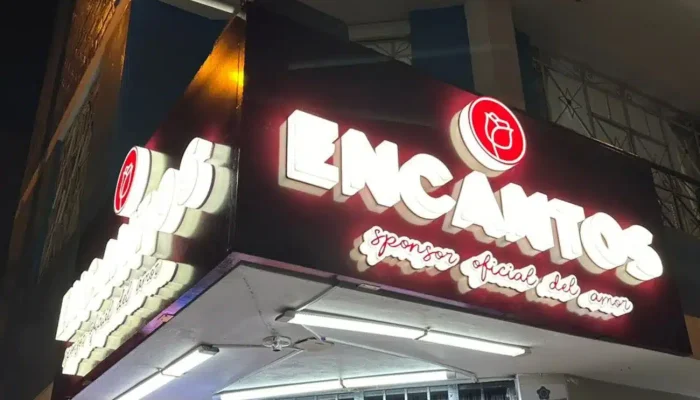 letrero luminoso en acrílico para exterior