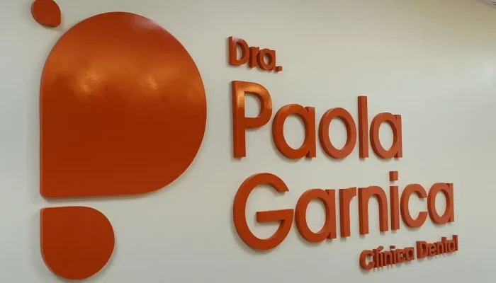 Logo en mdf clinica dental